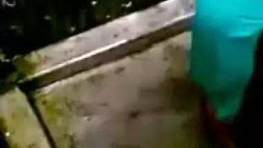 indian caught porn! Desi babe bathing outdoors MMS XXX video out