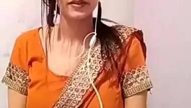 Cutipie bhabi came live after bath, And i did not miss her navel !