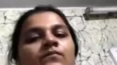Indian aunty and her naked pussy in XXX self-made porn video