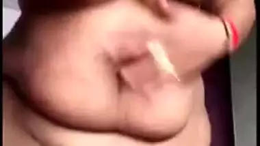 Chubby indian aunty showing her big boobs and wet pussy while bathing, Desi XXX