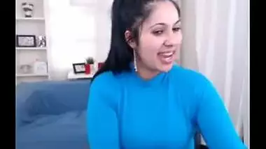 Punjabi big boobs aunty hot live cam deep cleavage show