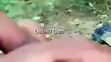 Randi village aunty gets sex with local lover boy in jungle. Desi sex mms