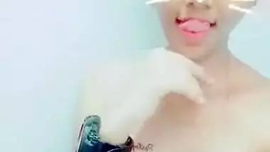 Indian female with small boobs poses naked in for a special XXX photo app