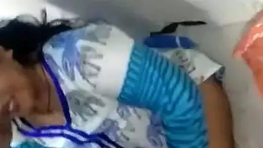 Desi Bhabhi Giving Handjob