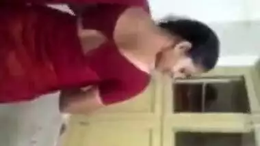 Housewife exposes her XXX zones taking an Indian sex shower on camera