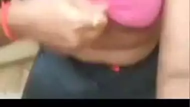 Desi Bhabhi Showing Boobs