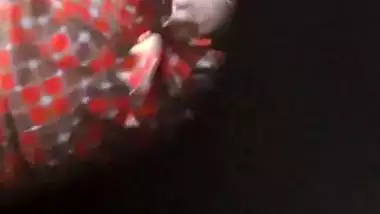 Mature aunty bathing caught by tenant guy viral MMS