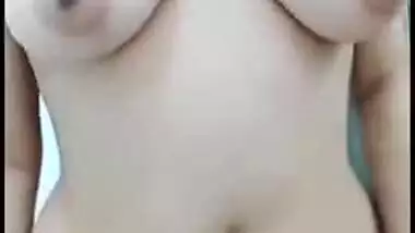 Hot Pakistani XXX girl reveals her juicy Desi body dancing for cam