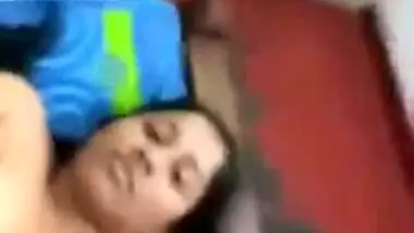 Fat Desi woman solo XXX show where she is nailed by guy on the floor