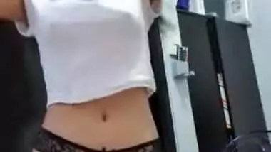 18yo Filipina teen striptease - Mia Mendoza