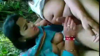Desi Sex Of Two Pakistani Couple Outdoor Sex In Car