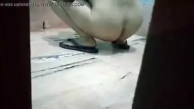 desi bhabi pissing and naughty son using his mobile quickly to take the video hiddenly