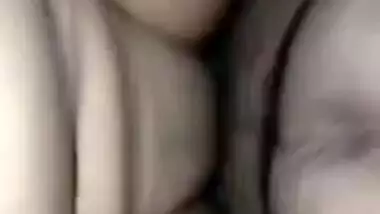 Man with a camera fucks Desi wife's XXX cavity in missionary