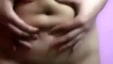 Sexy Figure Desi girl showing