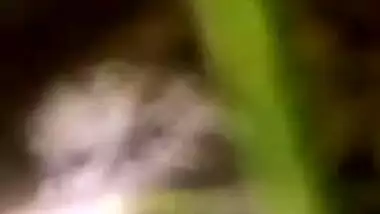 Outdoor MMS video of Pakistani girl having XXX fun with Desi BF
