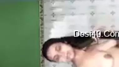 Sexy XXX video of Desi brunette showing perky tits in the bathroom