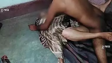 Meri Padosi Bhabhi Ko Chupke Se Uske Ghar Me Ja Kar Chut Mari.usne Mujhe Apni Tv Thik Karne Ko Bulayi Thi