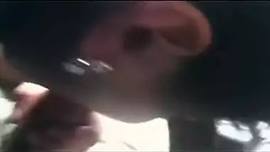 Free Indian sex video of desi wife giving outdoor blowjob in car
