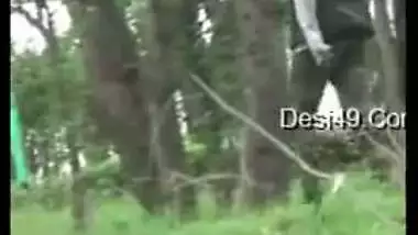 Desi mms evidence of Indian lovers caught making out outdoor in park