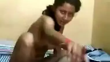 Before sex slim Indian teen agrees to perform little XXX striptease